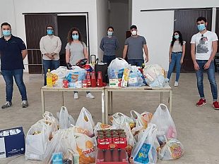 partanna-la-consulta-giovanile-dona-alimenti-alla-croce-rossa