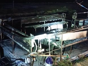 marsala/marsala-incendio-doloso-a-tre-natanti-ormeggiati-allimbarcadero-per-mozia