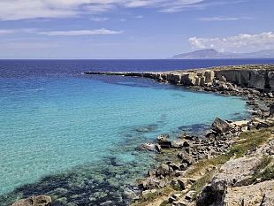 favignana-scelta-da-13-famiglie-per-liniziativa-camera-con-vista-di-poste-italiane