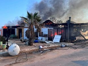 incendio-al-lido-monnalisa-di-tre-fontane-distrutta-gran-parte-della-struttura-nessun-ferito