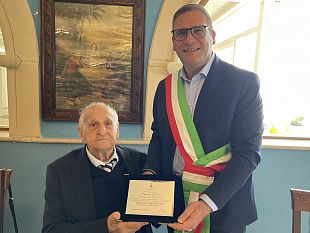 castellammare-sebastiano-lentini-compie-102-anni-e-festeggia-con-il-rinnovo-della-patente