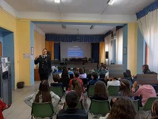 barrafranca-i-carabinieri-incontrano-gli-alunni-dellistituto-comprensivo-europa