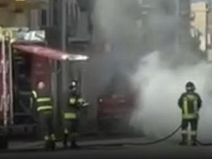 mazara-moto-in-fiamme-in-pieno-centro-paura-in-corso-diaz