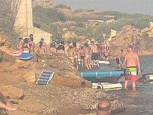 si-ribalta-pedalo-con-4-adulti-e-4-bambini-tragedia-sfiorata-nel-mare-di-marinella-di-selinunte