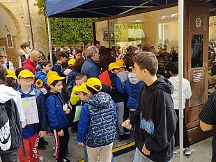 migliaia-di-studenti-hanno-reso-omaggio-alla-teca-quarto-savona-15