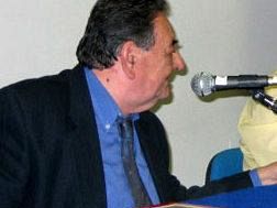 castelvetrano-il-professor-costanza-dona-alla-biblioteca-volumi-e-riviste-di-storia