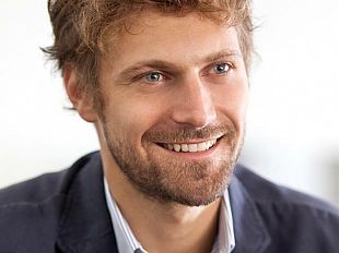 trapani-questuanti-ai-semafori-e-richieste-di-denaro-agli-automobilisti-trapanesi-il-consigliere-salone-chiede-l-intervento-della-polizia