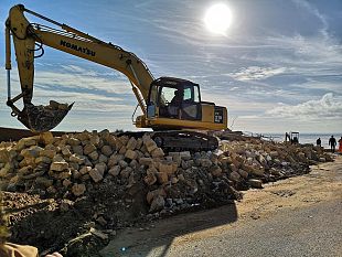 ripartono-le-demolizioni-ma-legambiente-sicilia-e-triscina-sabbia-doro-attaccano-lamministrazione