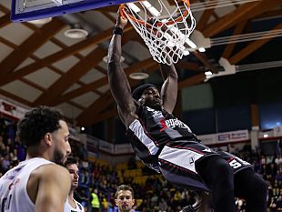 trapani-shark-si-avvicina-abass