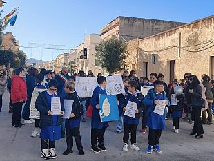 san-vito-lo-capo-studenti-in-corteo-nella-giornata-della-disabilita
