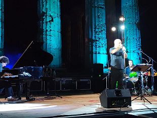 il-trio-di-talento-gulino-mocata-e-sciacca-incanta-il-pubblico-con-il-concerto-spettacolo-un-secolo-di-canzoni