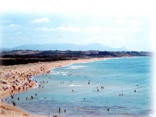 selinunte-due-ragazzini-ed-una-donna-hanno-rischiato-di-annegare-salvati-dai-bagnini