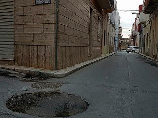 video-mazara-tecniche-per-ricoprire-le-voragini-stradali-esempio-incrocio-via-amalfi-e-bengasi