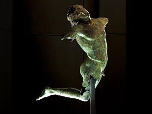 il-satiro-danzante-di-mazara-avra-una-nuova-luce-l-annuncio-al-vinitaly-dove-esposta-una-copia-in-bronzo-nel-padiglione-sicilia