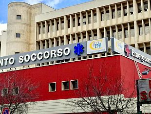 ubriaca-aggredisce-vigilantes-e-danneggia-il-pronto-soccorso