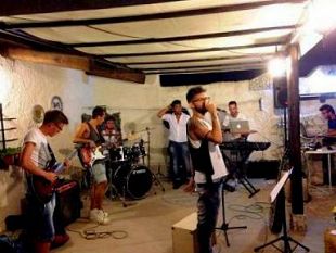 la-nuova-band-marsalese-i-poeturico-si-esibisce-a-favignana