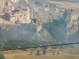 salemi-vasto-incendio-nella-zona-rabbato-tempestivo-lintervento-dei-vigili-del-fuoco
