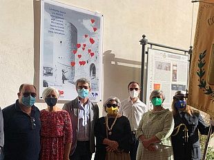 salemi/salemi-la-fidapa-dona-una-targa-al-comune-per-commemorare-le-vittime-del-virus
