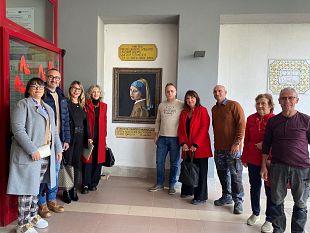 mazara-giornata-contro-la-violenza-sulle-donne-lartista-barbera-dona-opera-pittorica-allic-g-grassa-gb-quinci