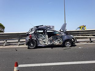 castelvetrano/carini-tir-travolge-auto-sulla-29-tre-feriti