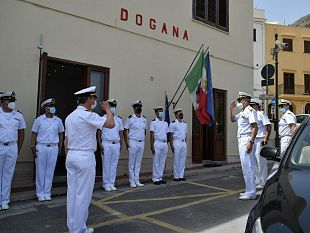 capitaneria-di-porto-visita-del-com-pettorino-a-san-vito-e-castellammare
