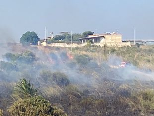 mazara-grossi-incendi-in-cda-boccarena-e-zona-transinico-evacuate-alcune-abitazioni
