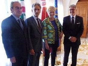 progetto-club-bleu-artisanale-il-distretto-della-pesca-incontra-il-ministro-dello-sviluppo-economico-guidi-e-l-ambasciatore-d-italia-in-tunisia-de-cardona