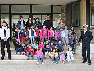 educazione-sicurezza-balneare-gli-alunni-della-bonsignore-in-capitaneria-di-porto