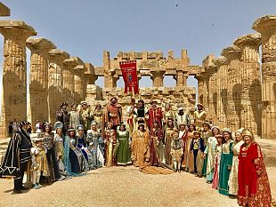 le-vestigia-del-parco-archeologico-hanno-accolto-i-figuranti-del-corteo-storico-di-santa-rita