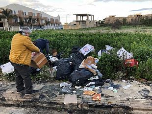 ancora-rifiuti-in-via-vento-gli-uomini-del-nopa-individuano-e-multano-il-gestore-di-una-pizzeria