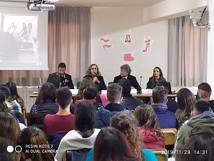 mazara-del-vallo-violenza-di-genere-a-lezione-di-legalita-con-larma-dei-carabinieri