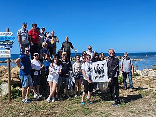 menfi-ripulito-da-volontari-il-sentiero-che-dal-porto-va-alla-spiaggia-delle-solette