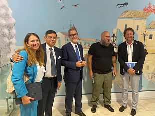 trapani/aeroporto-trapani-birgi-galleria-darte-con-busti-e-teste-di-satiro-in-mostra