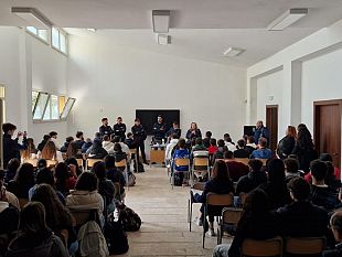 mazara-la-polizia-di-stato-incontra-studenti-per-la-giornata-contro-la-violenza-sulle-donne