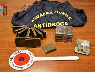 incensurato-arrestato-dalla-polizia-mentre-trasportava-2-kg-di-hashish