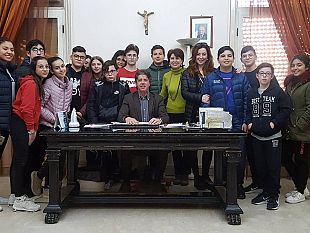 il-sindaco-giuseppe-castiglione-intervistato-dagli-allievi-dellistituto-comprensivo-pirandello-s-giovanni-bosco