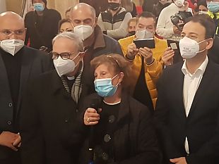 video-pescatori-liberati-il-vescovo-mogavero-incontra-i-familiari