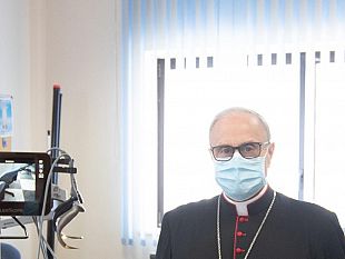 limpegno-della-diocesi-e-il-sogno-realizzato-del-giovane-fabio-basone-donato-allospedale-di-castelvetrano-un-videolaringoscopio