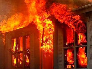 mazara-del-vallo-appicca-un-incendio-a-casa-dellex-fidanzata-pregiudicato-arrestato-dalla-polizia-di-stato