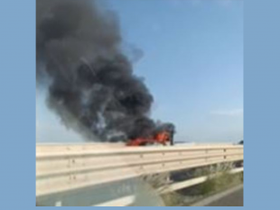 furgone-in-fiamme-blocca-la-palermo-mazara-del-vallo
