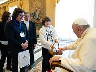 castelvetrano/filippo-drago-e-la-sua-famiglia-incontrano-papa-francesco
