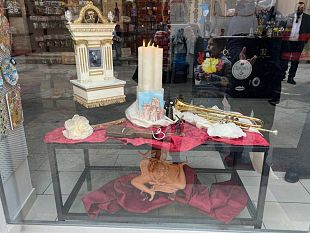 trapani-drappi-sui-balconi-per-la-settimana-santa