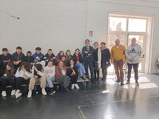 10-anni-di-battute-fotografiche-presentato-agli-studenti-il-libro