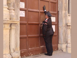 i-misteri-di-trapani-il-comandate-della-stazione-carabinieri-come-da-rito-avvia-la-tradizionale-processione