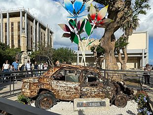 lauto-del-giudice-carlo-palermo-scampato-allattentato-di-pizzolungo-diventa-monumento-alla-memoria