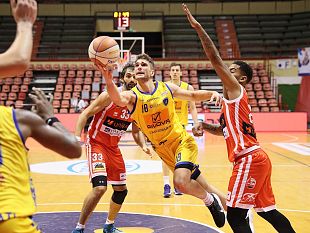 trapani-shark-rossato-e-il-primo-colpo