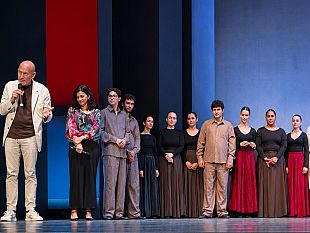 trapani-umbrae-et-lumina-in-scena-lo-spettacolo-teatrale-degli-studenti-del-rosina-salvo