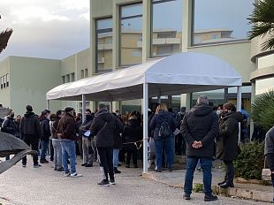 trapani-e-corsa-ai-tamponi-scorte-terminate-in-laboratori-e-farmacie