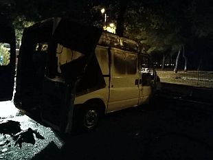 mazara-due-in-fiamme-furgone-di-un-commerciante-di-statuette-della-madonna-di-fatima-incendio-doloso