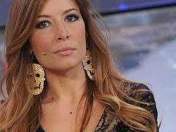 selvaggia-lucarelli-ospite-della-rassegna-letteraria-l-altra-marea-approdi-d-autore-alla-tonnara-florio-di-favignana